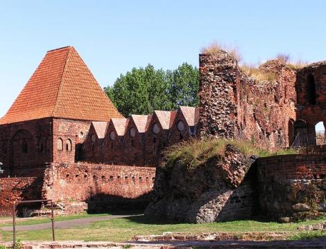 Zdjęcie nr 2 (20)
                                	                                   Toruń. Ruiny zamku krzyżackiego z XIV w.
                                  